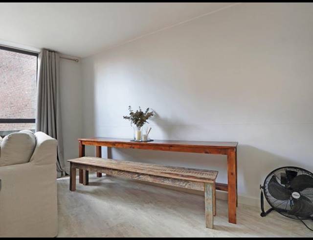 2 bed property to rent in GREEN POINT